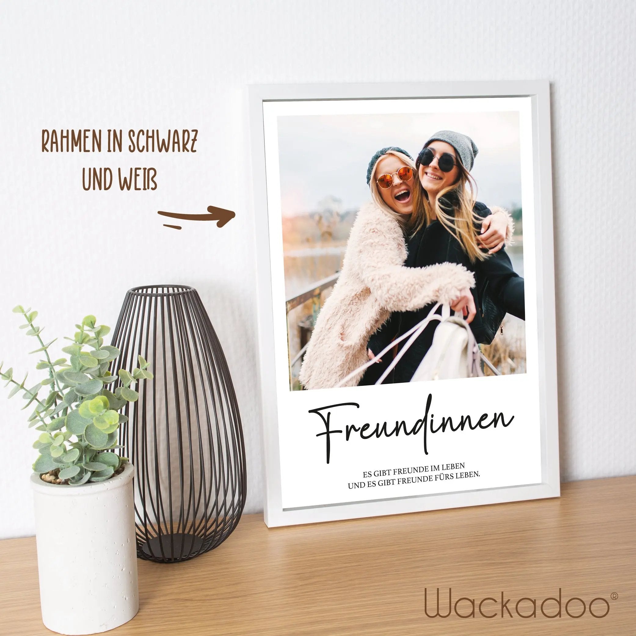 Wackadoo Poster Freundinnen mit Foto und individuellem Text Personalisiertes Geschenk inklusive Bilderrahmen aus Holz Geschenkideen