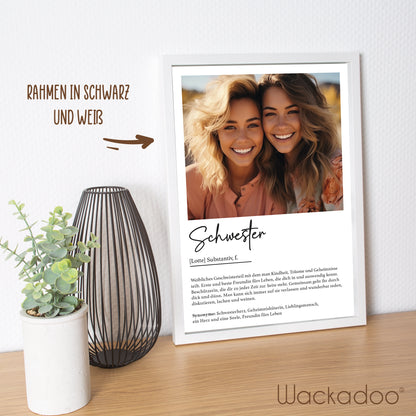 Wackadoo Poster Schwester mit Foto und Namen Personalisiertes Geschenk inklusive Bilderrahmen aus Holz
